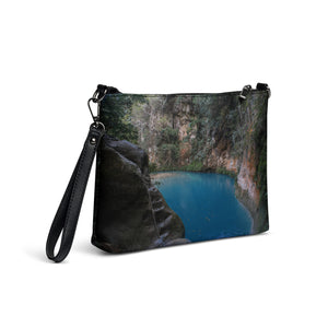 crossbody-crossbodybag-bassin bleu-bag-théo gallery expo-théo photography haiti