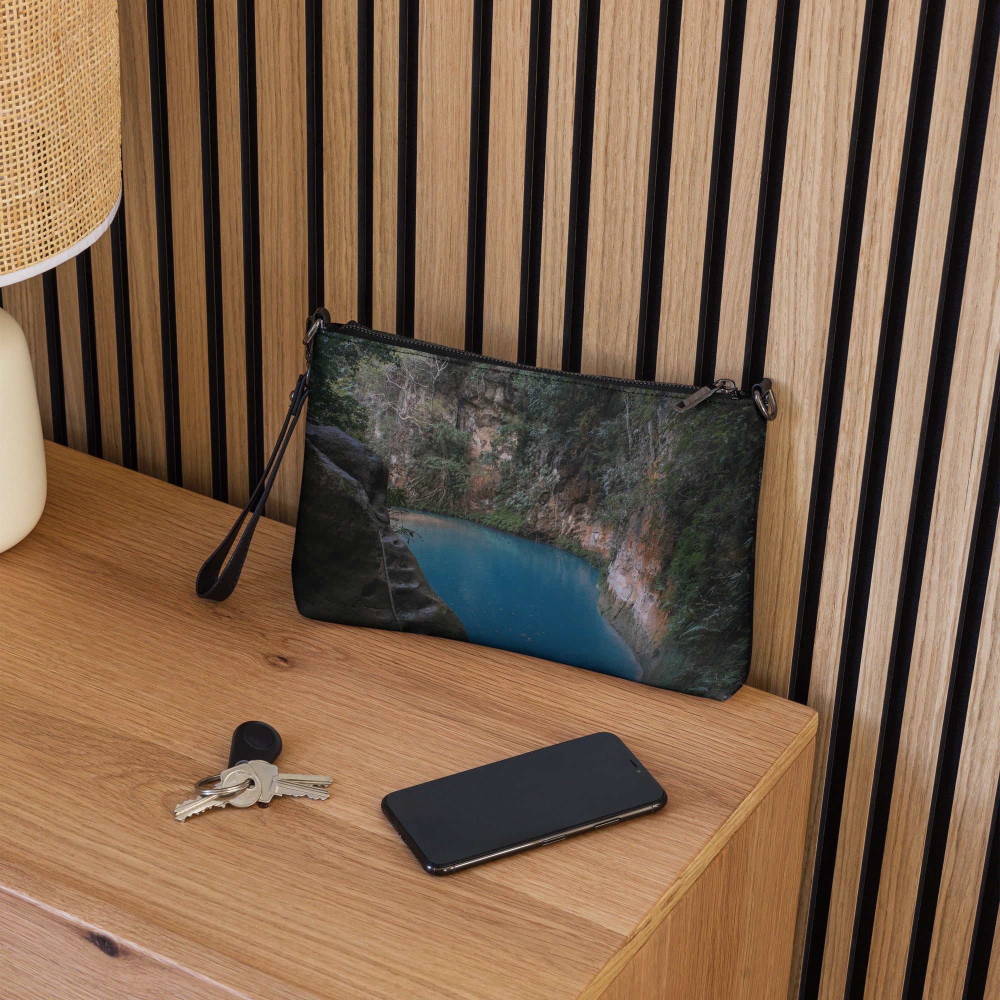 crossbody-crossbodybag-bassin bleu-bag-théo gallery expo-théo photography haiti